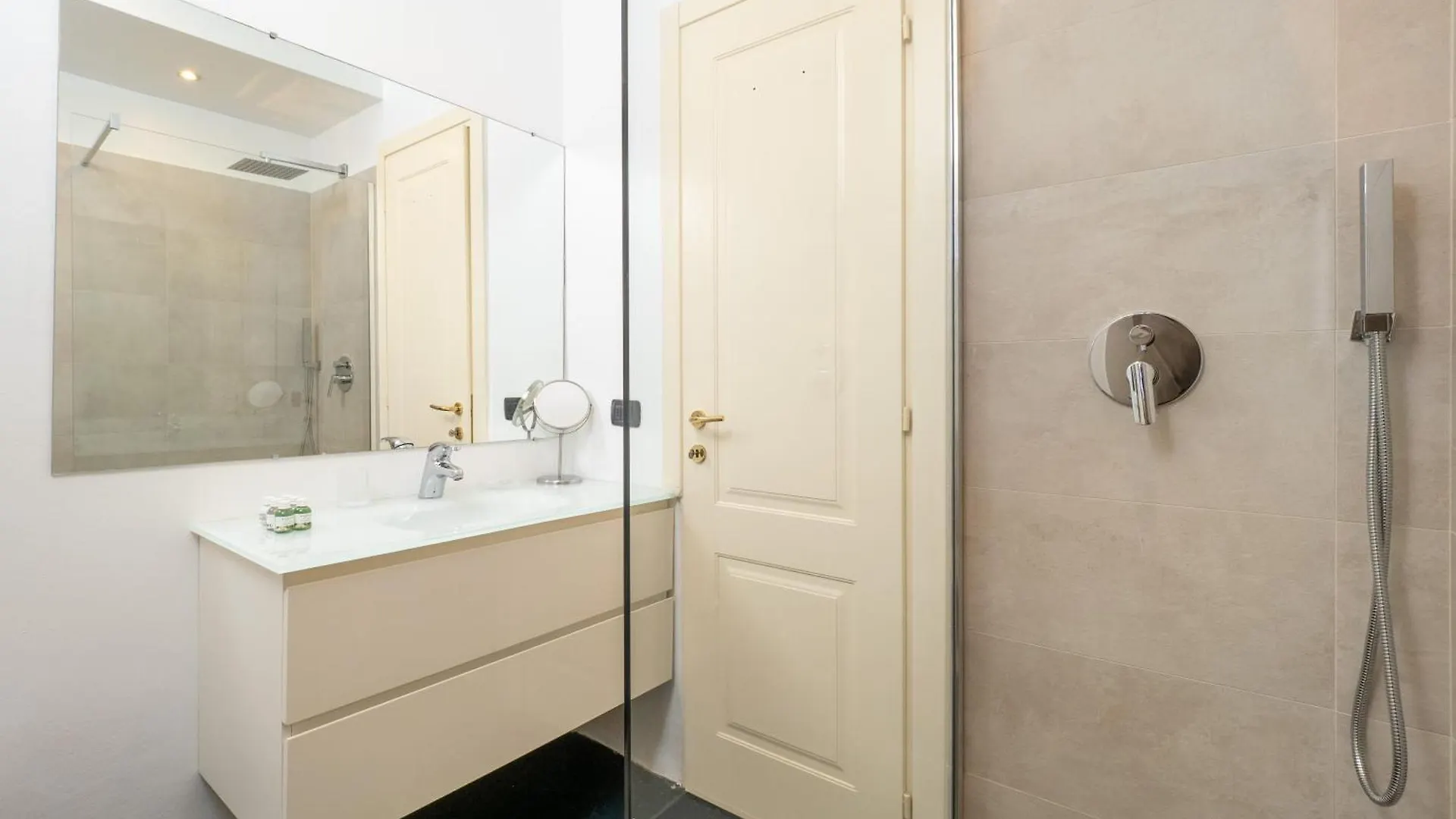 Keys Of Italy - Xxv Aprile 9 Dazzling 2 Room Apt Milan
