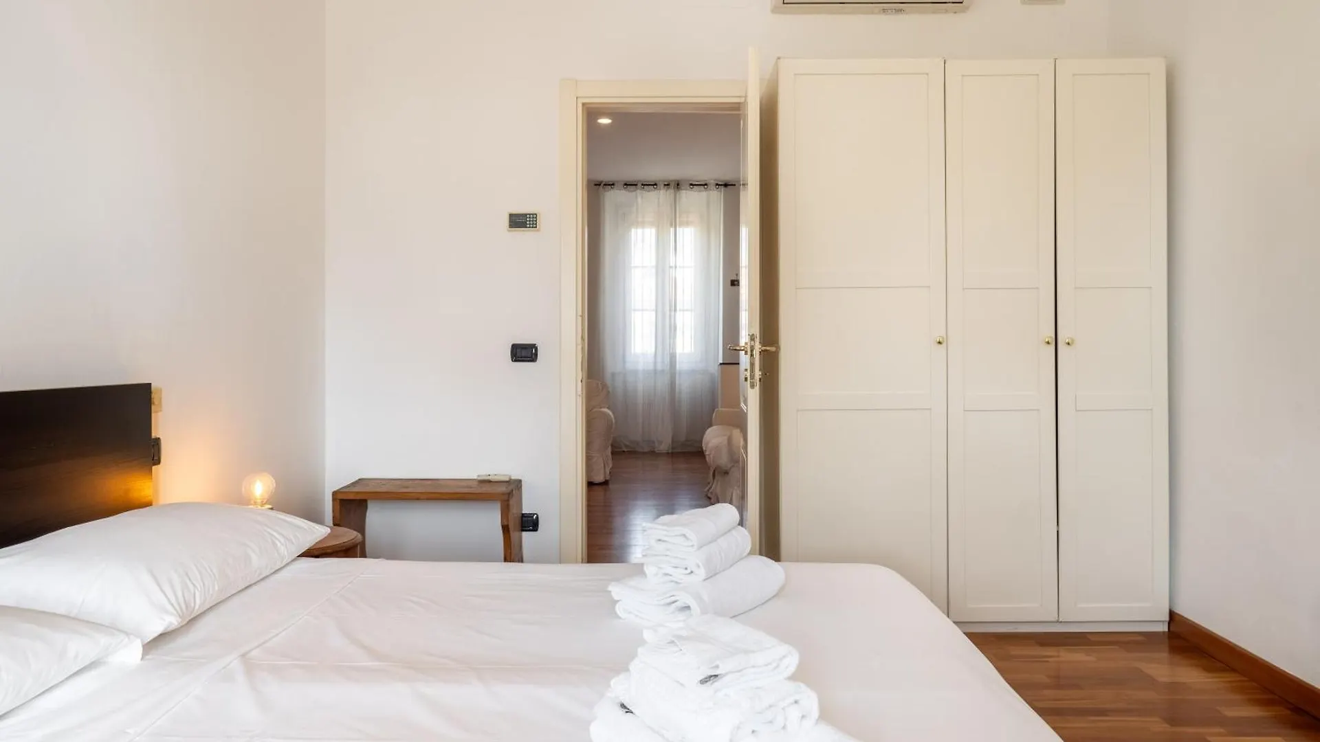 Apartment Keys Of Italy - Xxv Aprile 9 Dazzling 2 Room Apt Milan Italy